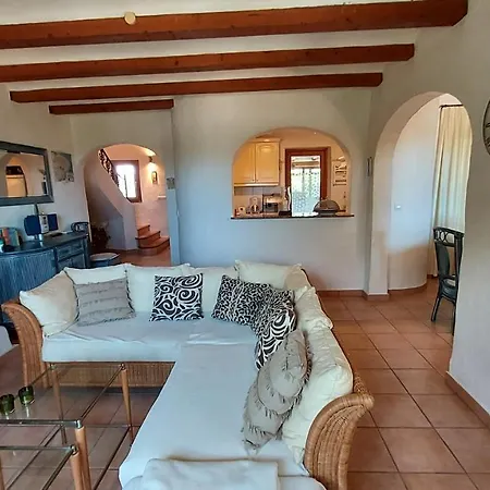 ホテル Romantisches Haus Mit Meerblick Und Gemeinschaftspool テウラーダ