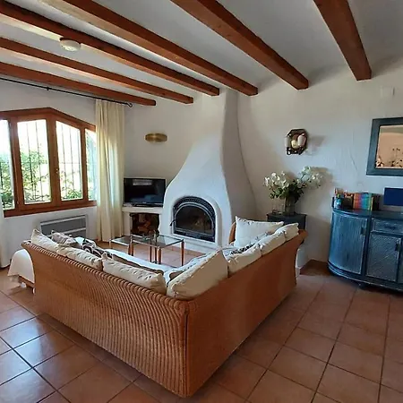 ホテル Romantisches Haus Mit Meerblick Und Gemeinschaftspool テウラーダ